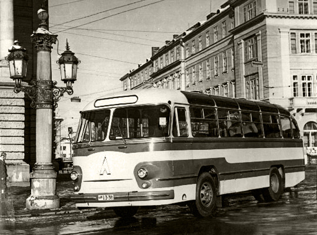 Автобус ЛАЗ-695Б эталонный второй модернизации
