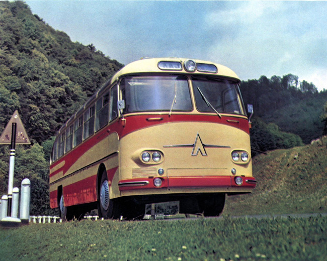 Цветное фото автобуса ЛАЗ-699А «Карпаты-1» (№25-Э)