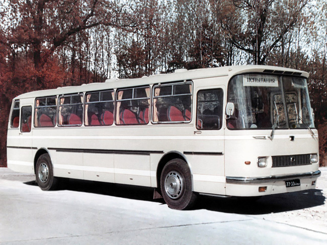 Автобус ЛАЗ-699Н «Турист-2» на испытнаниях — цветное фото