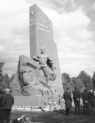 Памятник советским воинам-водителям