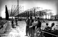 Строительная площадка главного корпуса завода ЛАЗ. Фото сделано 3 августа 1948 года